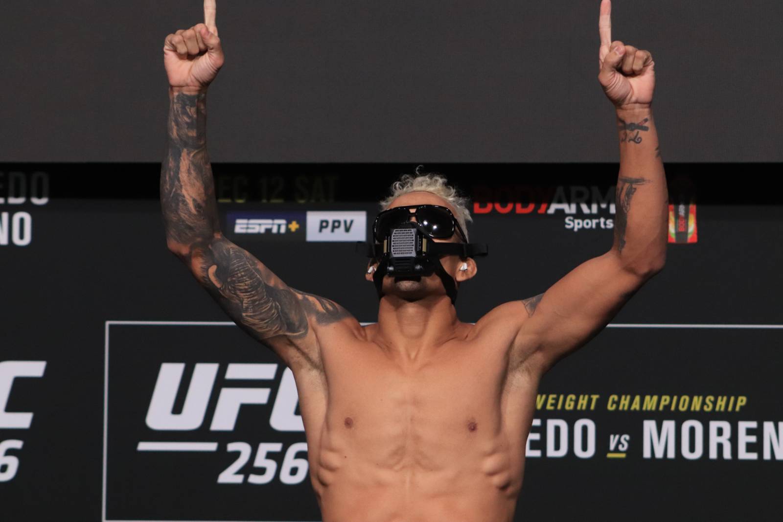 Экс-чемпион UFC Оливейра выбрал себе звёздного соперника - названо имя