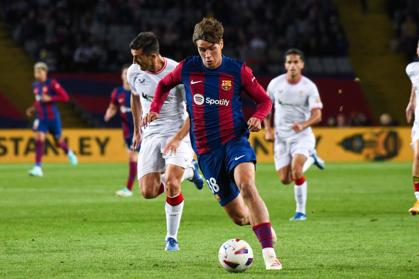 &laquo;Челси&raquo; и &laquo;Бавария&raquo; поборются за молодого форварда &laquo;Барселоны&raquo;