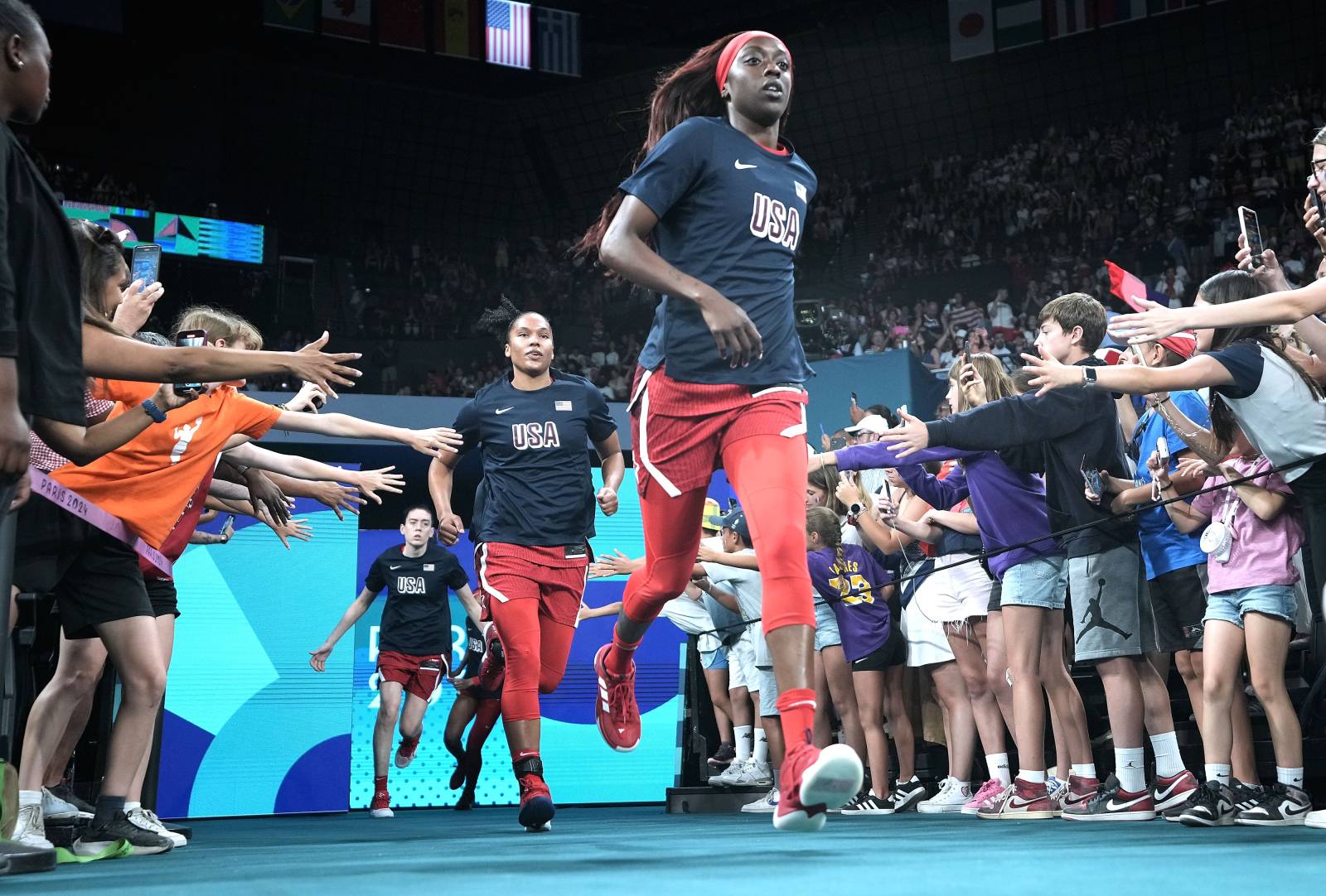 Американки с трудом обыграли Францию, став олимпийскими чемпионками в Париже