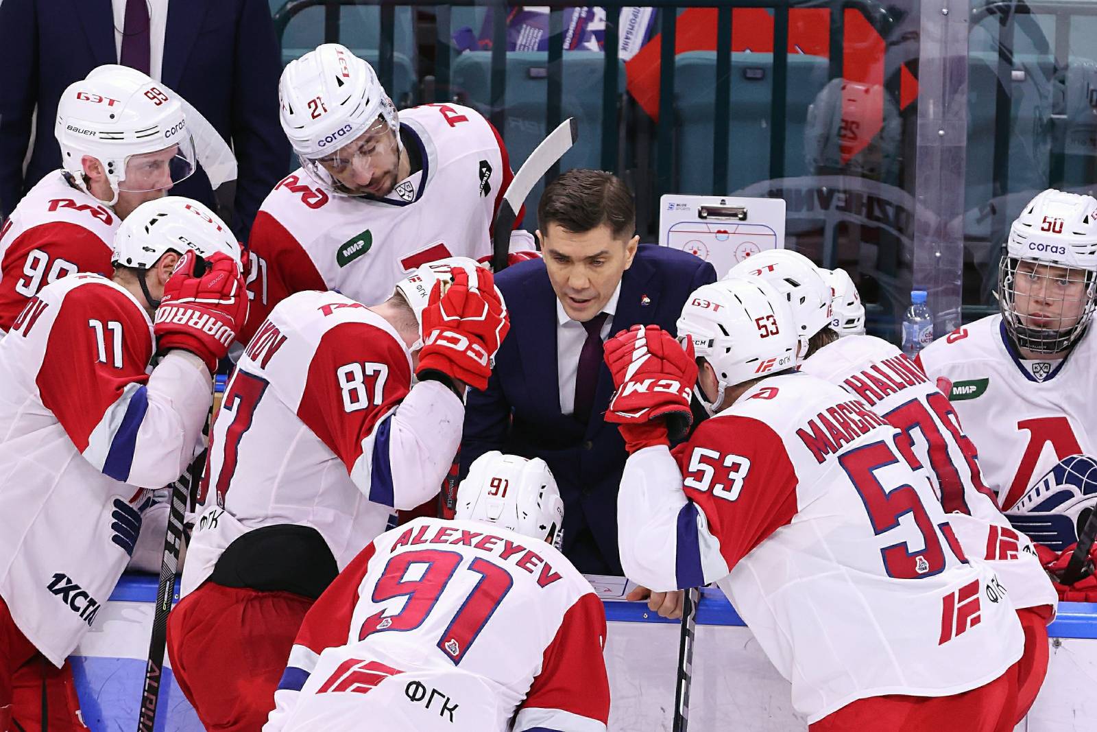 &laquo;Локомотив&raquo; добыл вторую победу в сезоне КХЛ, одолев &laquo;Ладу&raquo;