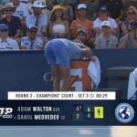 Медведев засунул голову в морозилку после проигрыша 85-й ракетке мира в Цинциннати